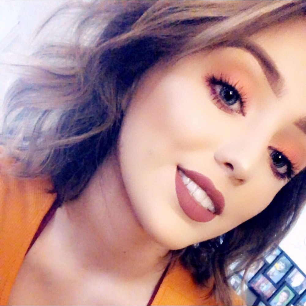 Meet your Posher, Carli
